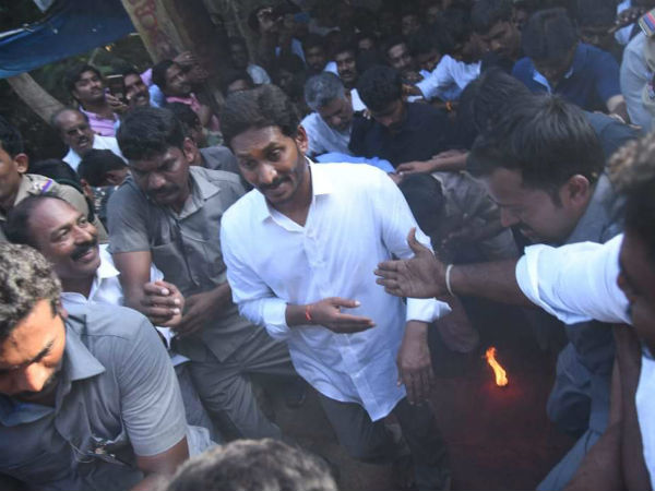 జగన్ అలా..కార్యకర్తలు ఇలా..
