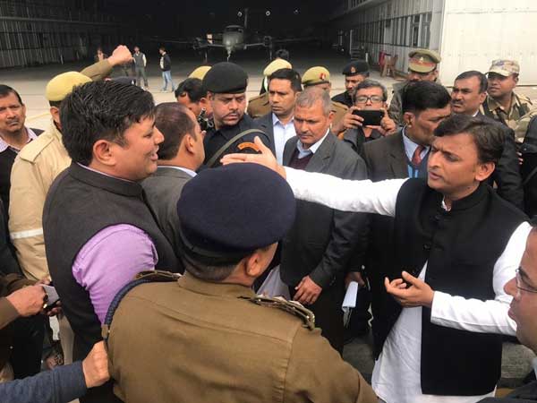 Akhilesh Yadav Says Detained While Trying To Board Plane Akhilesh Yadav Says Detained While Trying To Board Plane