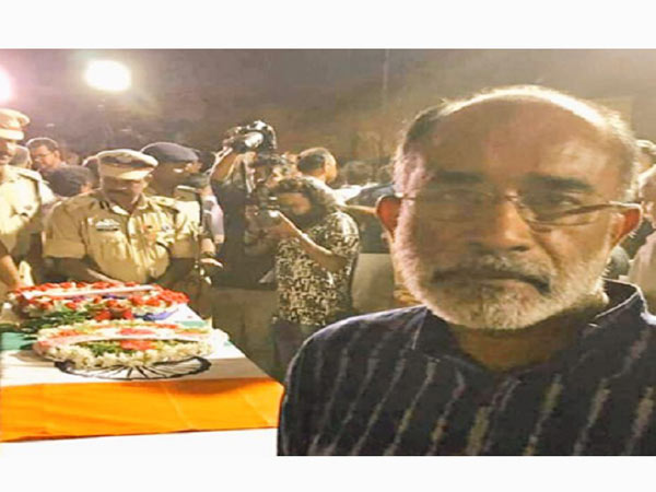 Cries of shame over Union ministers jawan photo Cries of shame over Union ministers jawan photo