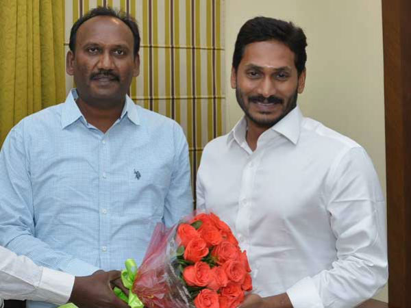 జగన్ను మించిన ఆప్షన్ లేదు