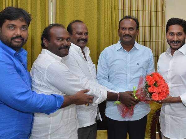 హైదరాబాదులో పదేళ్ల పాటు ఉండకుండా వచ్చేశారు