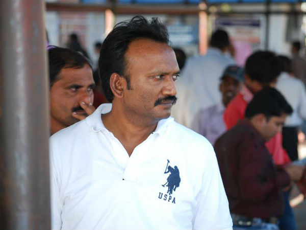 జగన్ విదేశీ పర్యటన..! స్వదేశం వచ్చిన తర్వాత తేల్చుకుంటామంటున్న నేతలు..!!