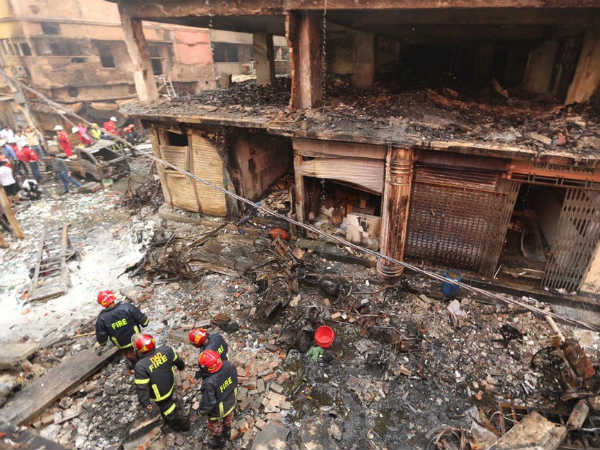 Bangladesh Fire:70 Dead,many evacuated as chemical store fire sets ablaze Old Dhaka Bangladesh Fire:70 Dead,many evacuated as chemical store fire sets ablaze Old Dhaka