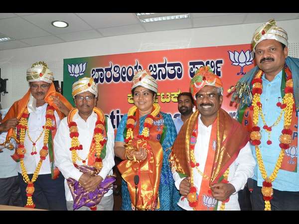 అగ్రిమెంట్ మీద సంతకం ?