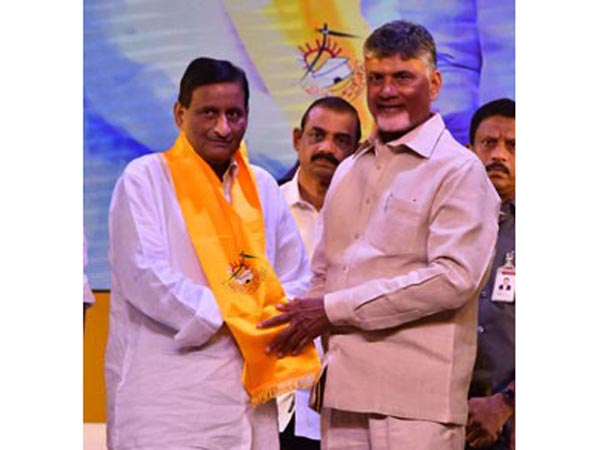 Chandra Babu interesting comments on KCR : mahesh Fans work for TDP.. Chandra Babu interesting comments on KCR : mahesh Fans work for TDP..
