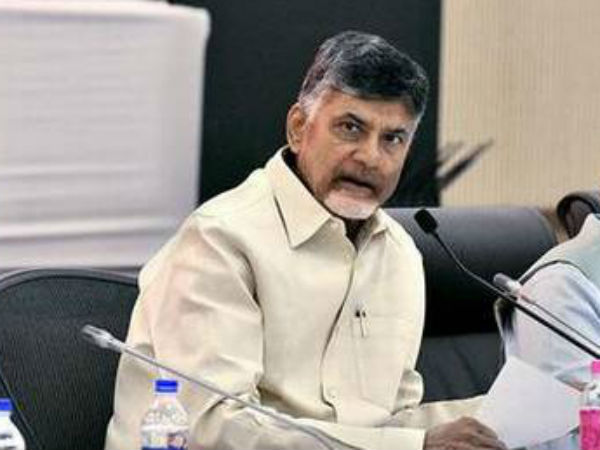 ఫోన్లు ట్యాప్ చేస్తున్నారు