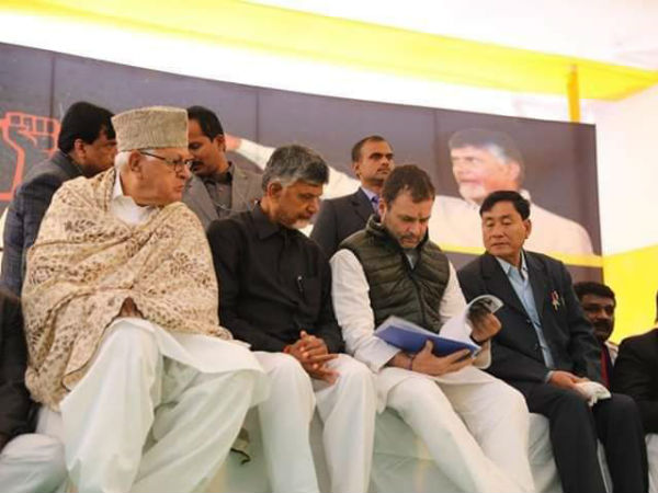 మోడీని మించిన నటుడు లేడు