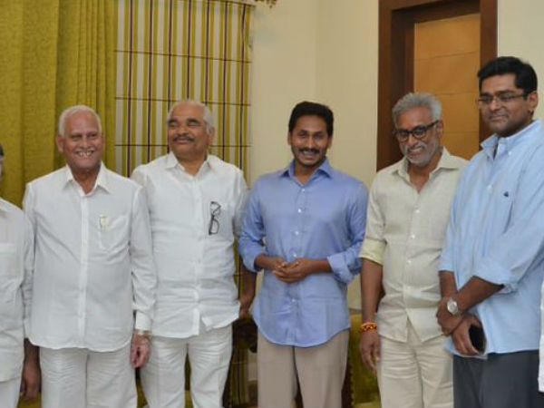 Dasari jai Ramesh Joined in ysrcp : serious allegations on Babu Govt Dasari jai Ramesh Joined in ysrcp : serious allegations on Babu Govt