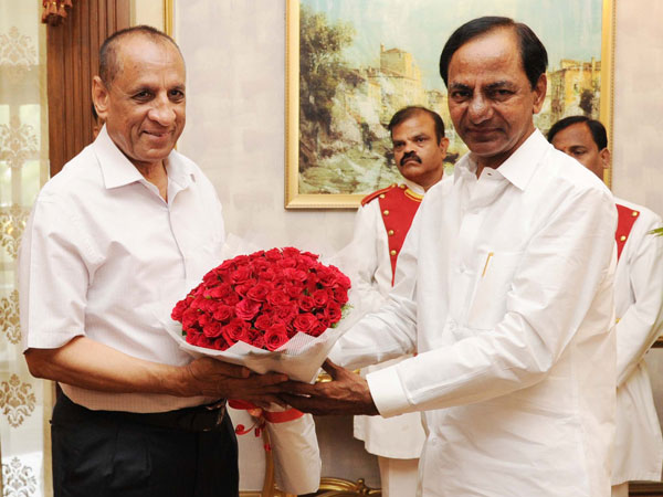కేసీఆర్ నేడు గవర్నర్ నరసింహన్ తో భేటీ