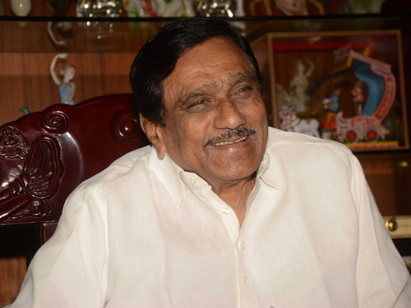కేఈ కృష్ణమూర్తి కుటుంబానికి హామీ