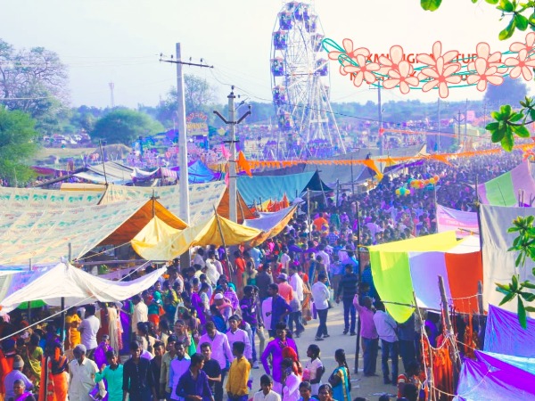 సత్రాలు లేకపోయిన భక్తులు గూడారాలు వేసుకొని ఉంటారు