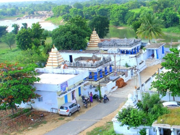 భక్తి శ్రద్ధలతో పూజించి