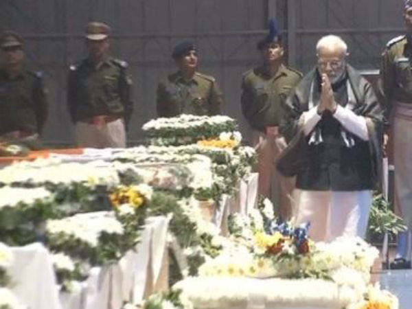 Pulwama terror attack: PM Modi pays his tribute to martyrs at wreath laying ceremony at Palam Airport Pulwama terror attack: PM Modi pays his tribute to martyrs at wreath laying ceremony at Palam Airport