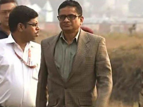 CBI begins questioning Kolkata police chief Rajeev Kumar in chit fund scam CBI begins questioning Kolkata police chief Rajeev Kumar in chit fund scam