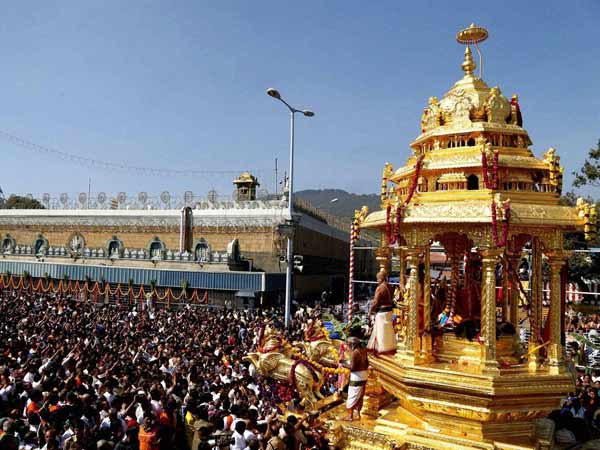 అరసవల్లి సూర్య నారాయణ దేవాలయంలో భక్తుల కిటకిట