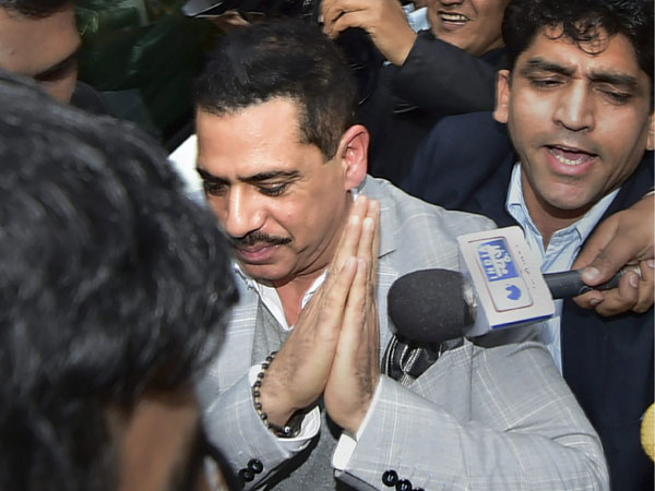 నాకు విదేశాల్లో ఆస్తులు లేవు..! ఇది రాజకీయ కుట్ర అంటున్న రాబర్ట్ వాద్రా..!!