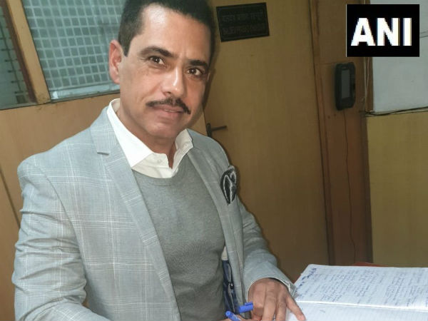 Robert Vadra appears before ED in Money Laundering Probe, wife Priyanka drops him off Robert Vadra appears before ED in Money Laundering Probe, wife Priyanka drops him off