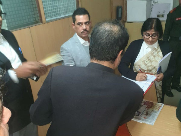Robert Vadra appears before ED in Money Laundering Probe, wife Priyanka drops him off Robert Vadra appears before ED in Money Laundering Probe, wife Priyanka drops him off