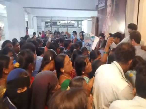 మహిళల వీక్ పాయింట్ మాల్స్ ప్లస్ పాయింట్