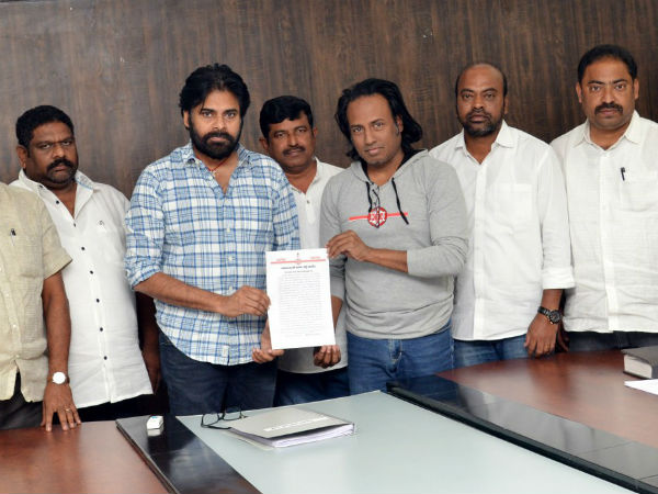 అన్ని పార్టీలకు భిన్నంగా.. తొలి జాబితా విడుదల చేసిన పవన్