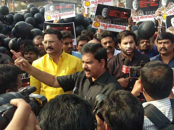 మోడీ సభకు వైసీపీ జనాన్ని తరలిస్తోంది