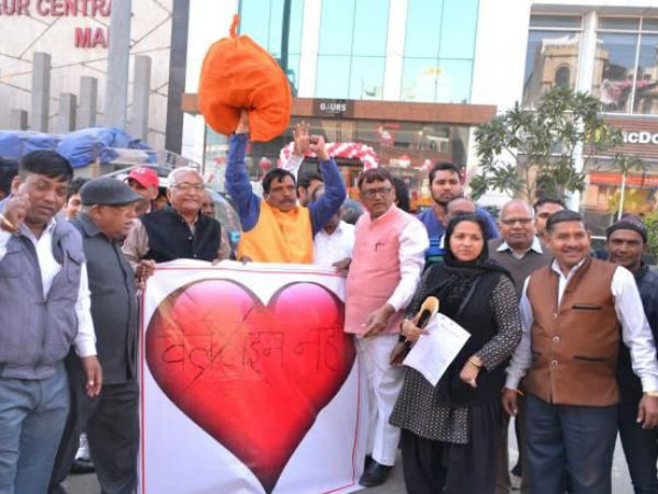 Valentines Day will be blocked...! Bajrang Dal says does not need Western culture..!! Valentines Day will be blocked...! Bajrang Dal says does not need Western culture..!!