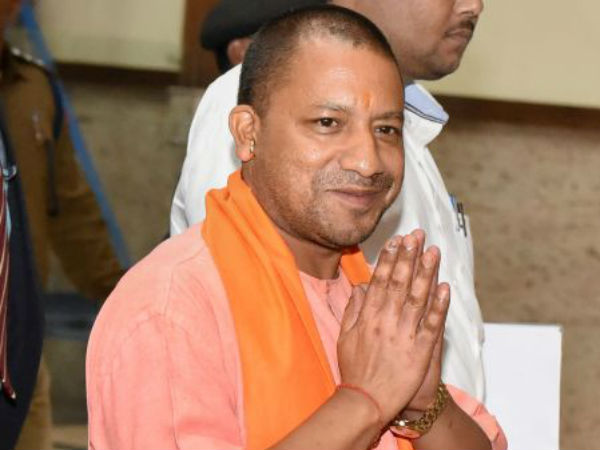 ఉద్యోగమేళాకు సామాన్యుల్లా యోగి కోడళ్లు
