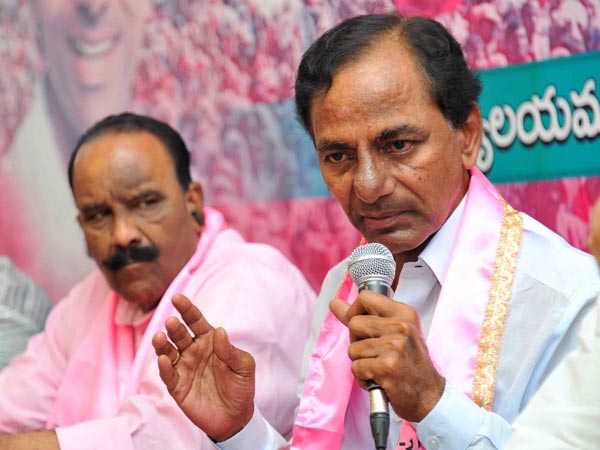 చేవెళ్ళపై కేసీఆర్ దృష్టి ... కొండాను దెబ్బ కొట్టేందుకే