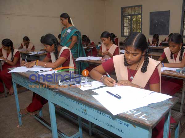అరగంట ముందే పరీక్షా కేంద్రం వద్ద ఉంటే మంచిది