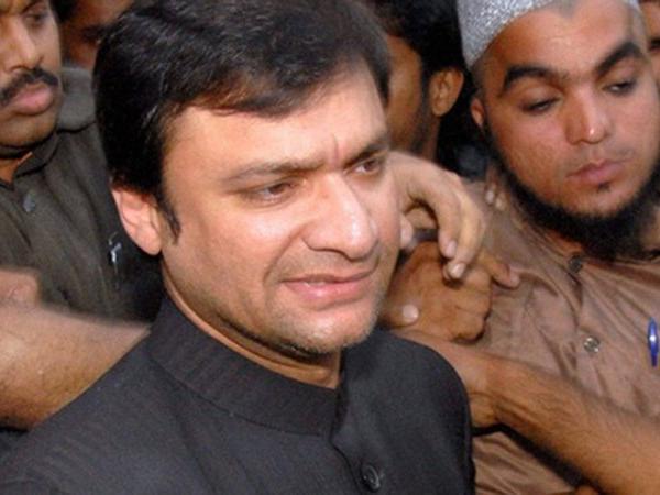 Akbaruddin Owaisi slams PM Modi over his Main Bhi Chowkidar campaign Akbaruddin Owaisi slams PM Modi over his Main Bhi Chowkidar campaign