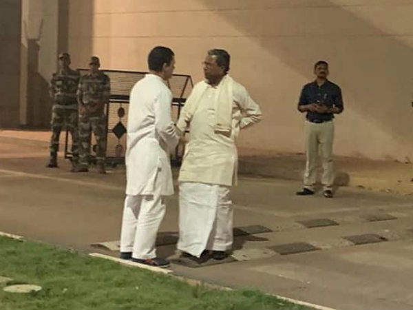 ఎయిర్ పోర్టులో చర్చ