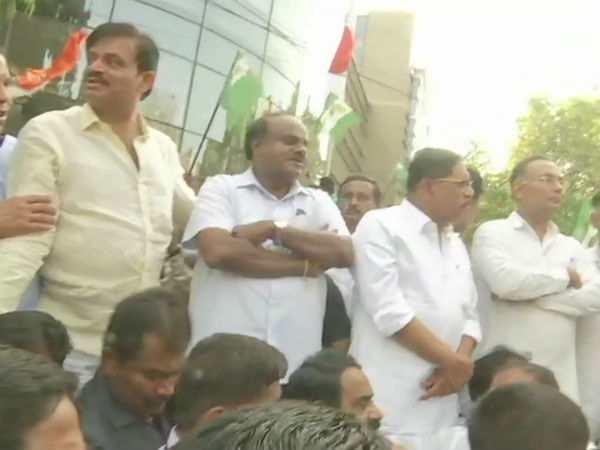 ఐటీ దాడుల రగడ