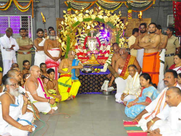 వటపత్రసాయికి వరహాల లాలి ... నయనానందకరంగా వటపత్రశాయి దర్శనం