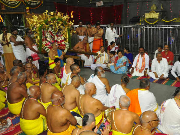 రాత్రి ఘనంగా స్వామి పొన్నవాహన సేవ