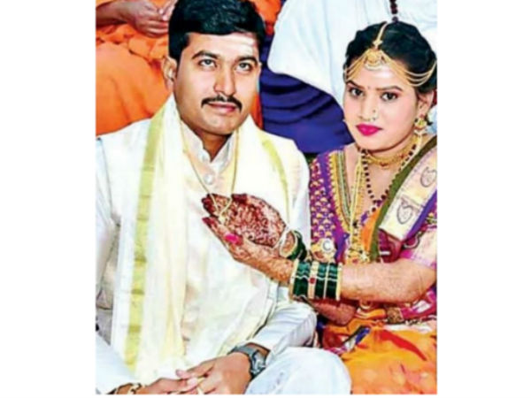 Jambalakidipamba... bride tied mangalasuthra around the grooms neck Jambalakidipamba... bride tied mangalasuthra around the grooms neck