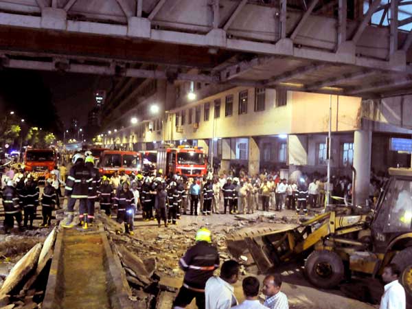Mumbai Bridge Collapse: BJP Neta Sanju Verma Blaming Pedestrians is Not Surprising at All Mumbai Bridge Collapse: BJP Neta Sanju Verma Blaming Pedestrians is Not Surprising at All