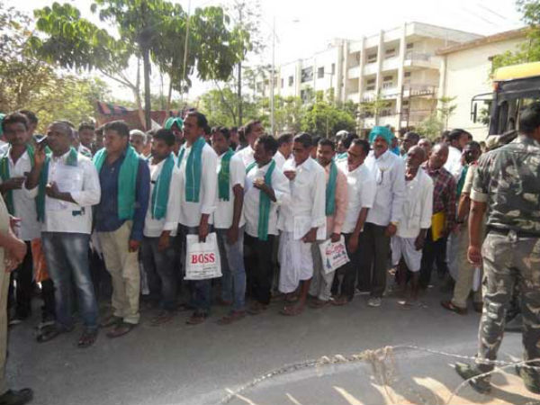 రంగంలోకి దిగిన మంత్రి..! ససేమిరా అంటున్న రైతులు..!!