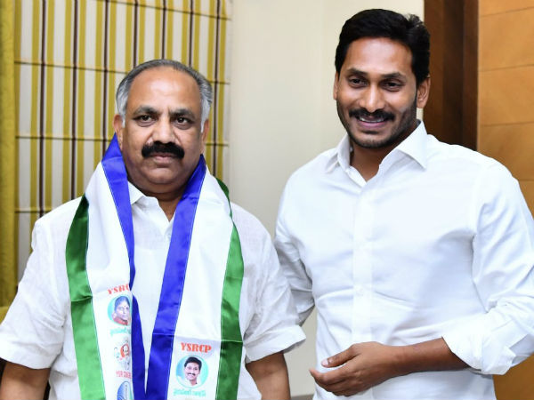 వైసీపీలో చేరిన మాజీ ఎమ్మెల్యే ద్రోణంరాజు