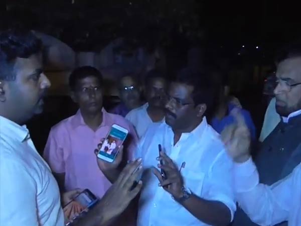 IT offical attempt to raid Durai Murugan’s house in Vellore in Tamil Nadu IT offical attempt to raid Durai Murugan’s house in Vellore in Tamil Nadu