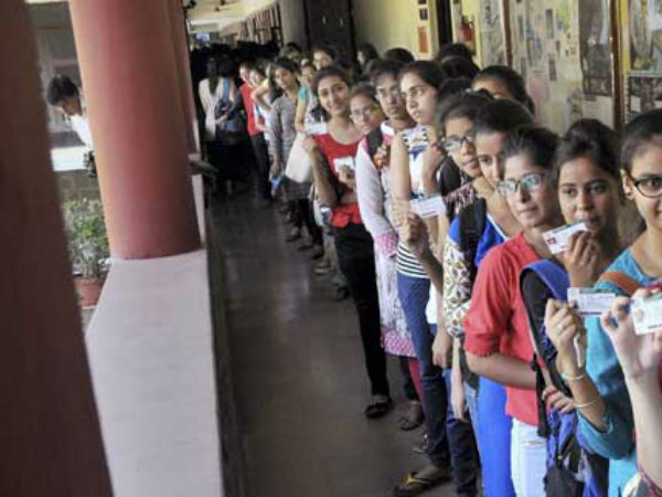 చదువుకున్నోళ్లకే ఓట్లేయ్యరాలే..!