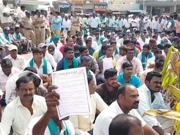 నామినేషన్లు విత్ డ్రా చేసుకుంటే లక్ష జరిమానా , గ్రామ బహిష్కరణ