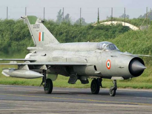 Rajasthan: Fighter jet crashes near Bikaner, pilot ejects safely Rajasthan: Fighter jet crashes near Bikaner, pilot ejects safely