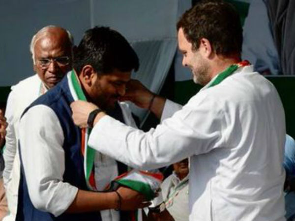 Rahul Gandhi is Honest, Says Hardik Patel as He Joins Congress Rahul Gandhi is Honest, Says Hardik Patel as He Joins Congress