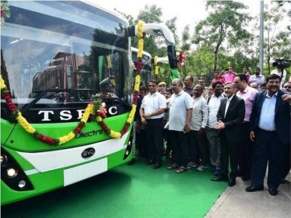 కెపాసిటీ 40, ఒక్క ఛార్జింగ్ కు 250 కి.మీ