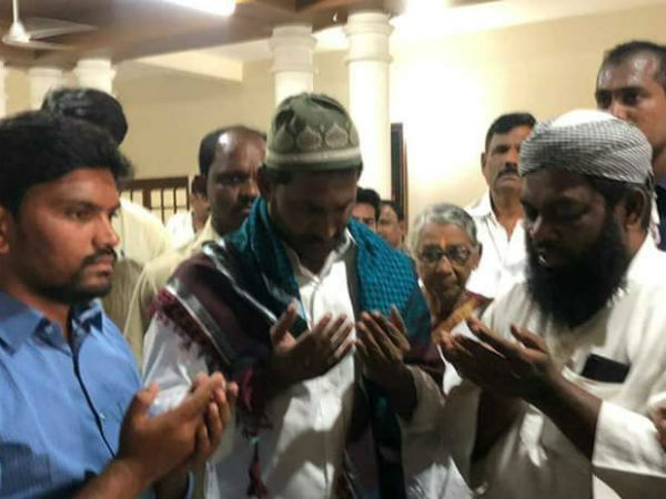 YS Jagan submitted his nomination papers to ro at pulivendula YS Jagan submitted his nomination papers to ro at pulivendula