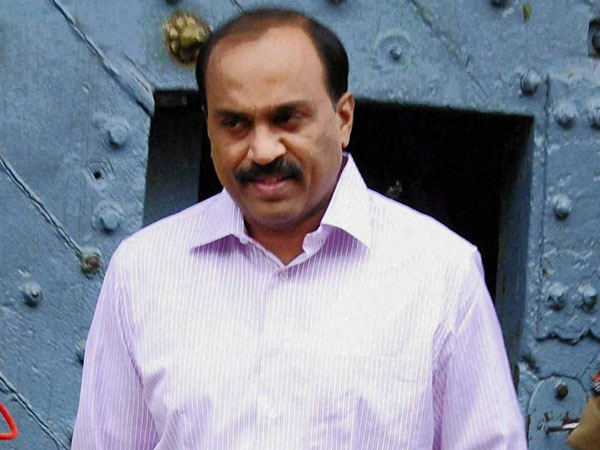 క్రమంగా రాజకీయాలకు దూరం..! కేసులనుండి బయటపడే ప్రయత్నాలు చేస్తున్న గాలి..!!