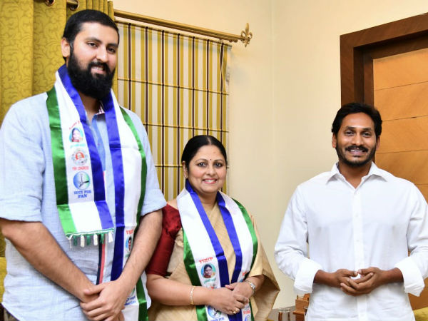 వైసిపి లో చేరిన జయసుధ..