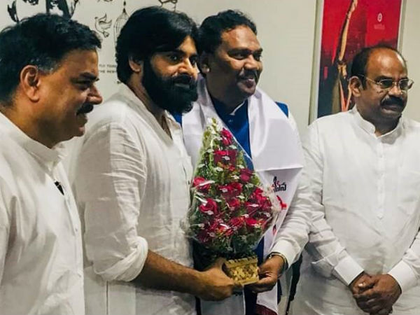 ఇద్దరు లోక్సభ అభ్యర్దులు ప్రకటన..