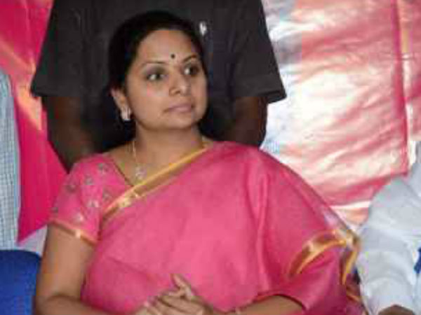రైతులు నామినేషన్లు వెయ్యకుండా సమస్య పరిష్కరించటంలో కవిత విఫలం