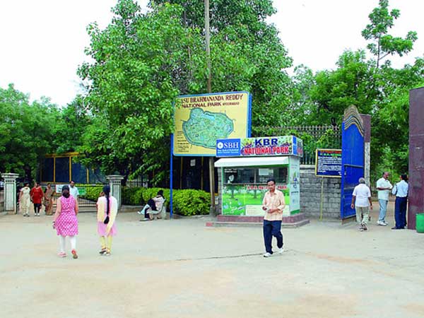 no running and jogging in KBR Park..! only walking..!! no running and jogging in KBR Park..! only walking..!!